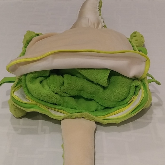 Zoobie Pets - Crocodile Pillow/Blanket - Picture 4 of 13